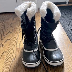 Sorel winter boots. Size 9. Wore once. Black boots